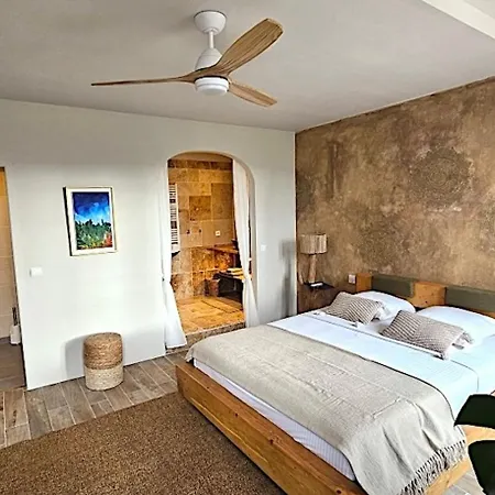 Domaine De Pradaous 3*