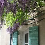 Bed & Breakfast Domaine De Pradaous