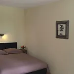 Bed & Breakfast Domaine De Pradaous Reillanne