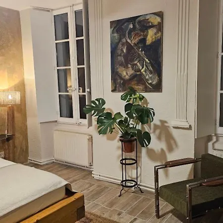 Domaine De Pradaous Bed & Breakfast Reillanne