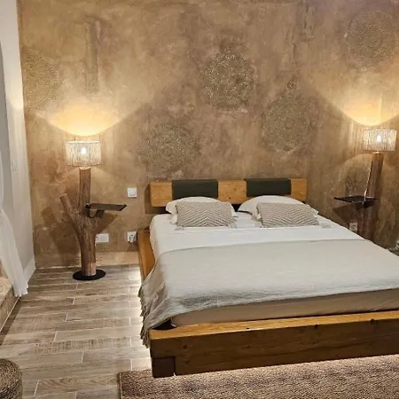 Domaine De Pradaous Bed & Breakfast