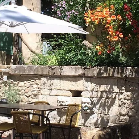 Domaine De Pradaous Alojamento de Acomodação e Pequeno-almoço Reillanne