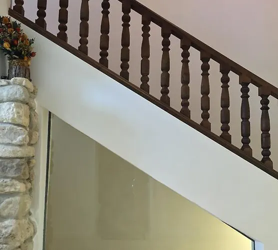 לינה וארוחת בוקר Domaine De Pradaous