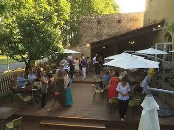 לינה וארוחת בוקר Domaine De Pradaous 3*