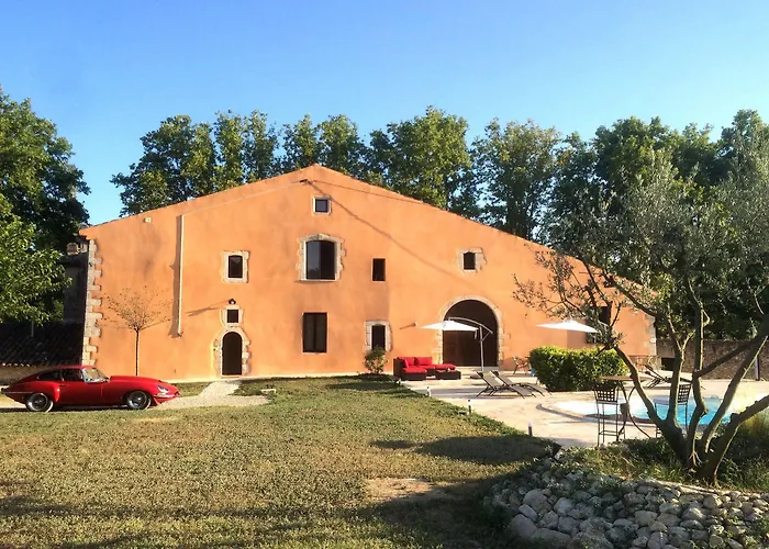 לינה וארוחת בוקר Domaine De Pradaous Reillanne