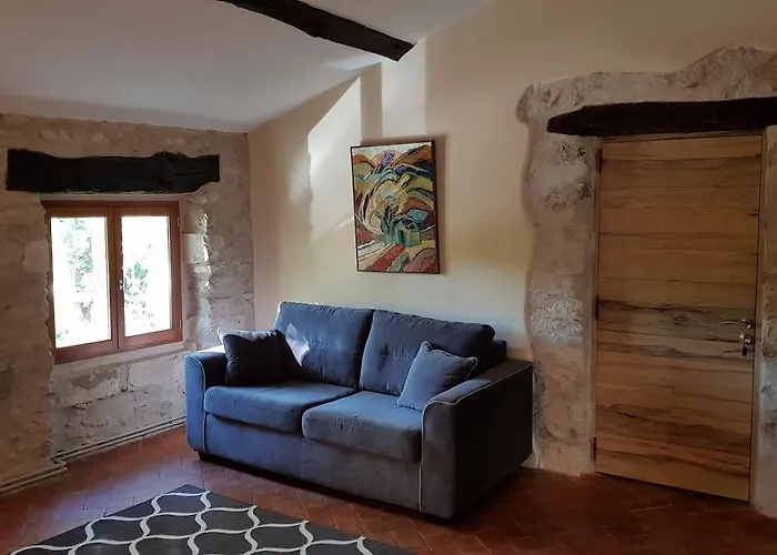 Domaine De Pradaous Bed and breakfast Reillanne