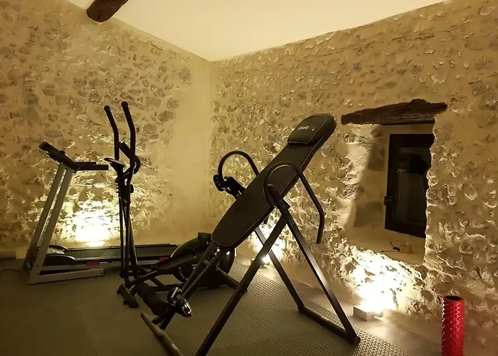 לינה וארוחת בוקר Domaine De Pradaous Reillanne