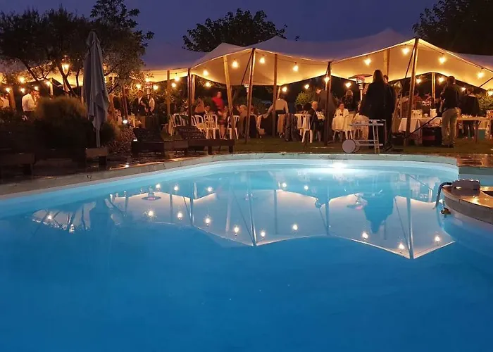 Domaine De Pradaous לינה וארוחת בוקר